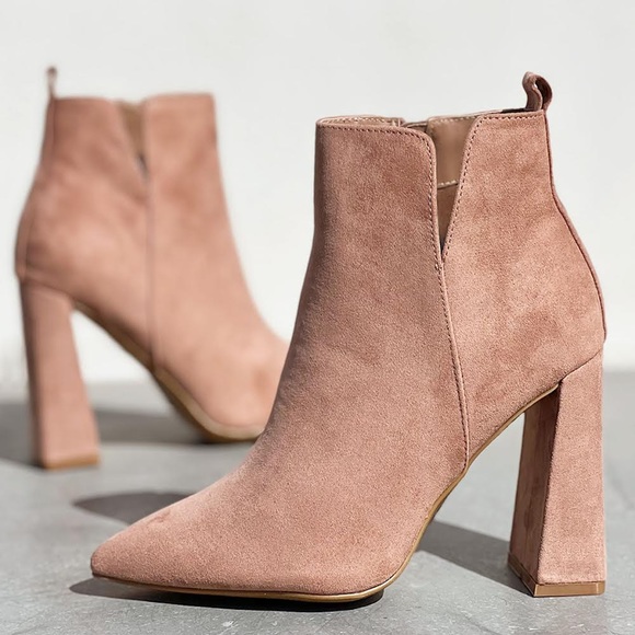 Qupid Shoes - NEW Pointy Toe Geometric Triangle Block Heel
Cutout Side Suede Ankle Bootie Boot